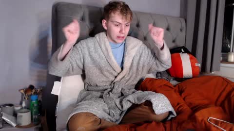 Snapshot of scottish_twink01 chatting on January 22, 12:48 am danny online show from January 22, 12:48 am