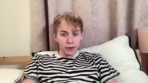 Snapshot of scottish_twink01 chatting on September 19, 12:46 am danny online show from September 19, 12:46 am