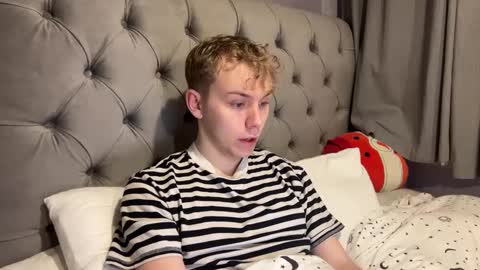 Snapshot of scottish_twink01 chatting on December 16, 12:04 am danny online show from December 16, 12:04 am