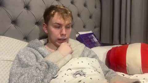 Snapshot of scottish_twink01 chatting on December 29, 1:24 am danny online show from December 29, 1:24 am