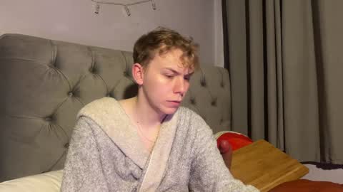 Snapshot of scottish_twink01 chatting on January 5, 9:47 pm danny online show from January 5, 9:47 pm