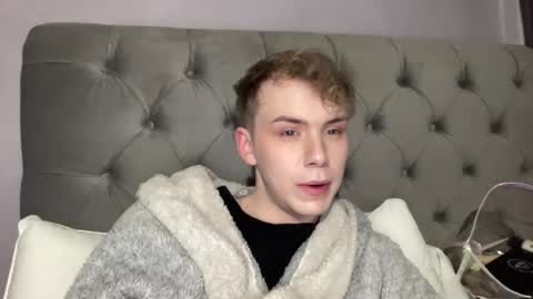 Snapshot of scottish_twink01 chatting on December 19, 1:07 am danny online show from December 19, 1:07 am