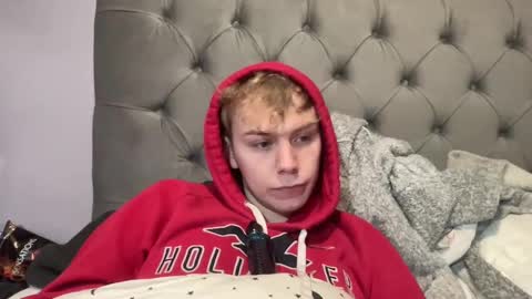Snapshot of scottish_twink01 chatting on December 24, 2:10 am danny online show from December 24, 2:10 am