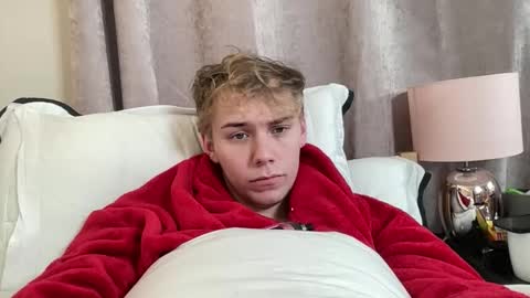 Snapshot of scottish_twink01 chatting on September 21, 2:44 am danny online show from September 21, 2:44 am