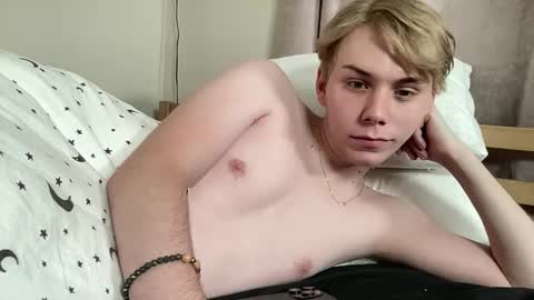 Snapshot of scottish_twink01 chatting on September 23, 11:04 pm danny online show from September 23, 11:04 pm