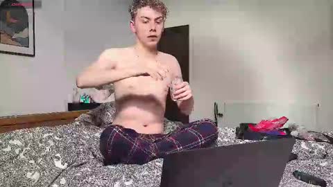 Snapshot of scottish_twink01 chatting on February 12, 4:44 pm danny online show from February 12, 4:44 pm