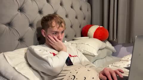 Snapshot of scottish_twink01 chatting on December 21, 1:15 am danny online show from December 21, 1:15 am