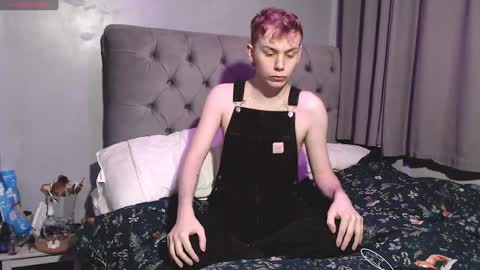 Snapshot of scottish_twink01 chatting on January 23, 12:04 am danny online show from January 23, 12:04 am