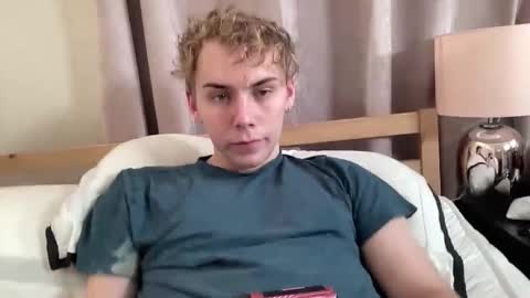 Snapshot of scottish_twink01 chatting on September 17, 12:44 am danny online show from September 17, 12:44 am