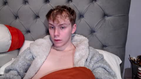 Snapshot of scottish_twink01 chatting on January 5, 1:56 am danny online show from January 5, 1:56 am
