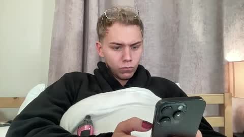 Snapshot of scottish_twink01 chatting on October 6, 12:26 am danny online show from October 6, 12:26 am