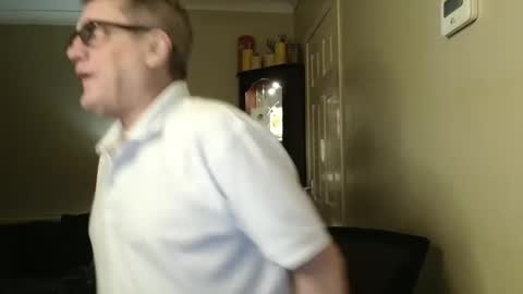 Snapshot of scottsman214 chatting on January 18, 6:43 pm James online show from January 18, 6:43 pm