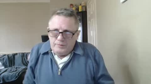 Snapshot of scottsman214 chatting on March 1, 1:51 pm James online show from March 1, 1:51 pm