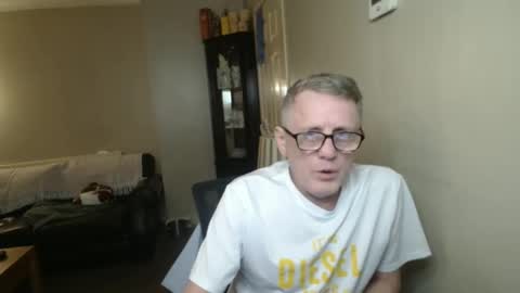 Snapshot of scottsman214 chatting on September 27, 6:28 pm James online show from September 27, 6:28 pm