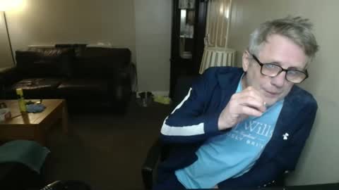 Snapshot of scottsman214 chatting on September 22, 8:08 pm James online show from September 22, 8:08 pm