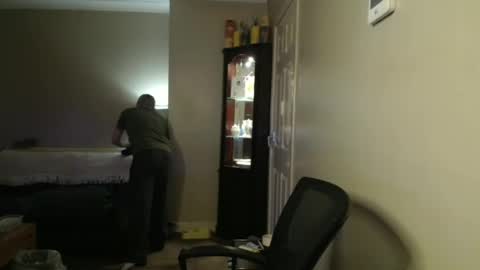 Snapshot of scottsman214 chatting on March 2, 8:14 pm James online show from March 2, 8:14 pm