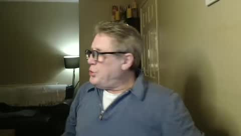 Snapshot of scottsman214 chatting on February 22, 6:59 pm James online show from February 22, 6:59 pm