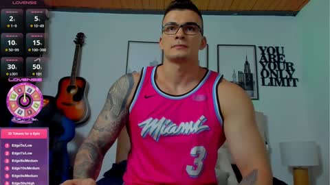 Snapshot of sean_carrera69 chatting on December 13, 8:15 pm Sean Carrera online show from December 13, 8:15 pm