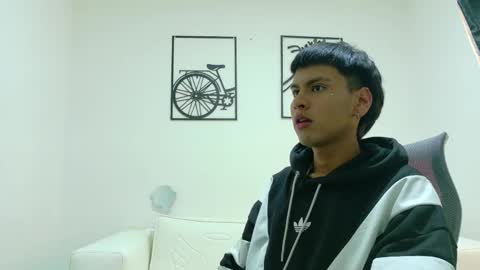 sebas_lover_ online show from October 28, 8:11 pm