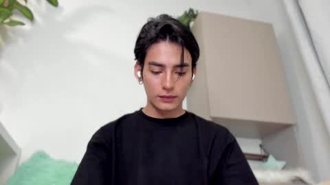Snapshot of sebas_rosse chatting on January 5, 11:33 pm sebastian online show from January 5, 11:33 pm