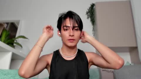 Snapshot of sebas_rosse chatting on February 12, 12:05 am sebastian online show from February 12, 12:05 am
