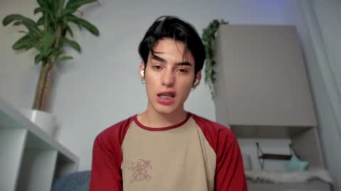 Snapshot of sebas_rosse chatting on January 5, 2:49 am sebastian online show from January 5, 2:49 am