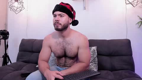 Instagram jeanpaulfit  online show from December 12, 1:28 pm