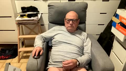 serge8413 online show from February 8, 4:57 am