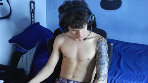 sex love sweat online show from November 26, 6:05 am