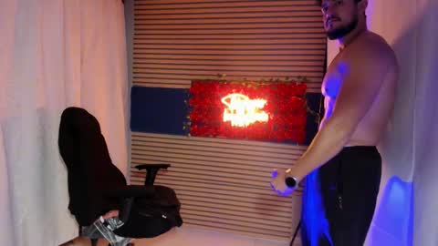 sexbull14711237 online show from November 10, 11:42 pm