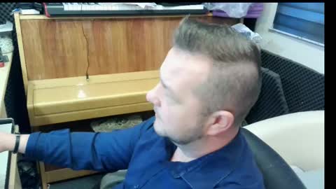 Snapshot of sexysteve80 chatting on December 6, 12:27 pm sexysteve80 online show from December 6, 12:27 pm