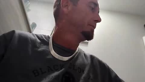 shane198569 online show from October 18, 10:15 pm