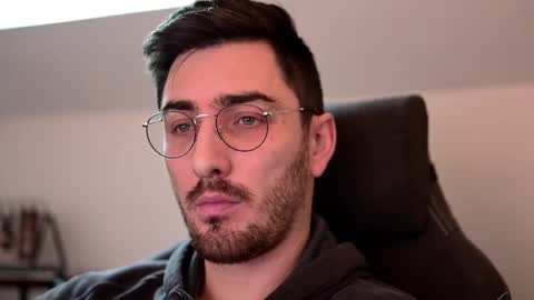 frenchy boy online show from December 5, 12:22 pm