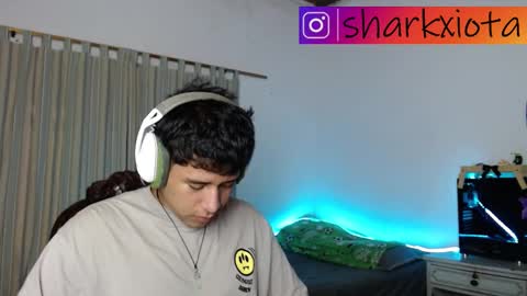 Snapshot of sharky_g chatting on October 8, 4:50 am Frqnko online show from October 8, 4:50 am