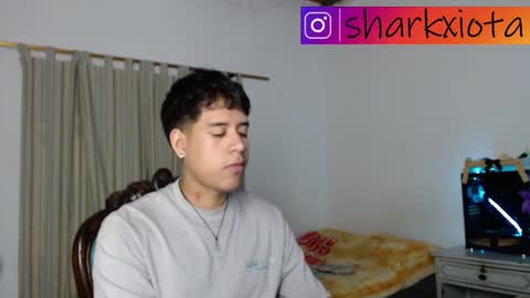 Snapshot of sharky_g chatting on October 4, 4:28 am Frqnko online show from October 4, 4:28 am