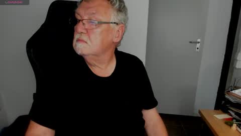 sharlots_pet online show from May 24, 1:17 pm