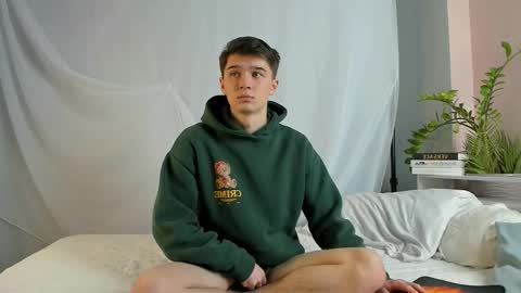 Max online show from March 25, 6:45 pm