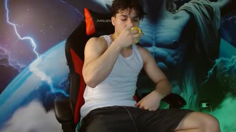 Snapshot of shinobi_grey chatting on December 9, 2:40 pm .. shinobi .. online show from December 9, 2:40 pm