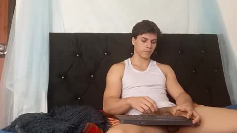 Snapshot of shinobi_grey chatting on October 7, 4:49 am .. shinobi .. online show from October 7, 4:49 am
