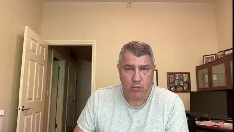 Snapshot of showmet chatting on September 16, 6:42 pm Chicago Guy online show from September 16, 6:42 pm