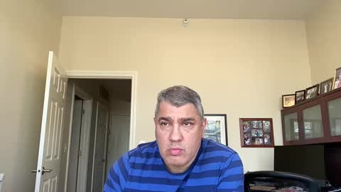 Snapshot of showmet chatting on February 25, 8:41 pm Chicago Guy online show from February 25, 8:41 pm