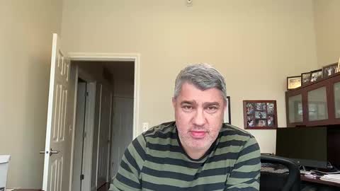 Snapshot of showmet chatting on February 11, 8:42 pm Chicago Guy online show from February 11, 8:42 pm