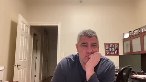 Snapshot of showmet chatting on February 16, 12:43 am Chicago Guy online show from February 16, 12:43 am