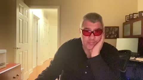 Snapshot of showmet chatting on December 27, 4:58 am Chicago Guy online show from December 27, 4:58 am