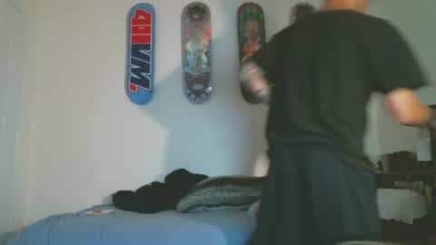 shyboyhugecum2020 online show from October 4, 3:11 am