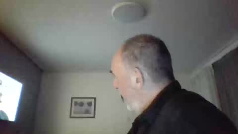 Snapshot of shyguytm chatting on September 10, 7:51 am shyguytm online show from September 10, 7:51 am