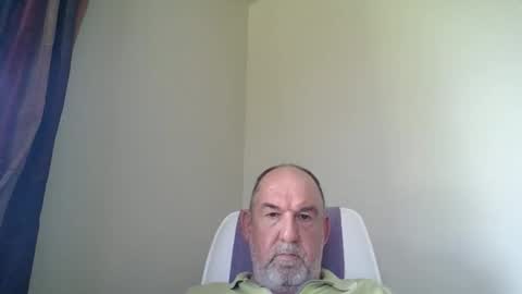 Snapshot of shyguytm chatting on December 22, 10:58 pm shyguytm online show from December 22, 10:58 pm