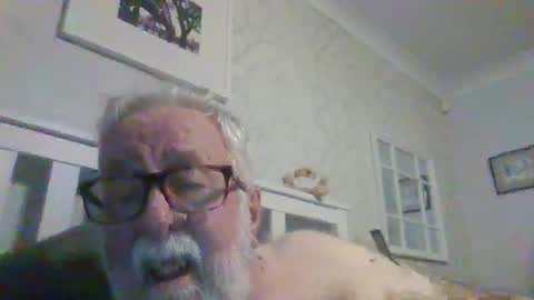 sillyoldman45221063 online show from April 1, 8:50 pm