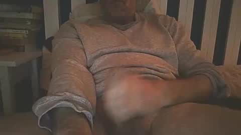 Snapshot of simeone1324 chatting on January 27, 2:13 pm simeone1324 online show from January 27, 2:13 pm
