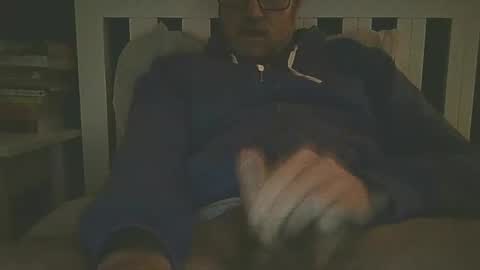 Snapshot of simeone1324 chatting on January 23, 11:26 am simeone1324 online show from January 23, 11:26 am